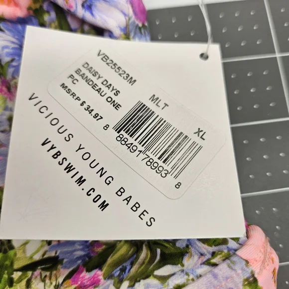 NWT VYB Daisy Days Floral Bandeau Cutout Peephole One Piece Swimsuit XL - Picture 5 of 5